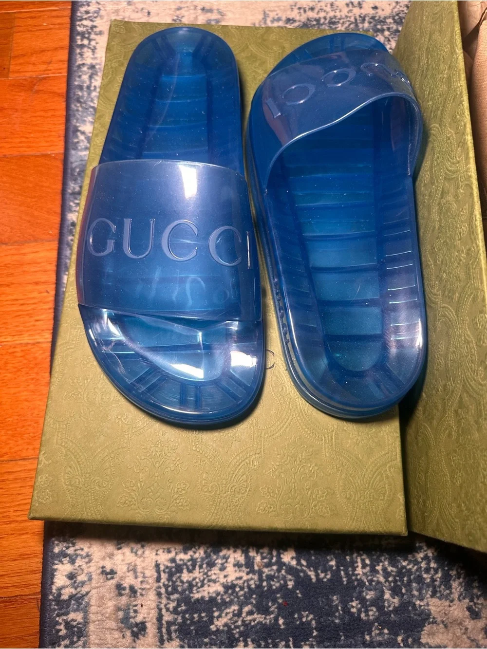 Gucci slip by